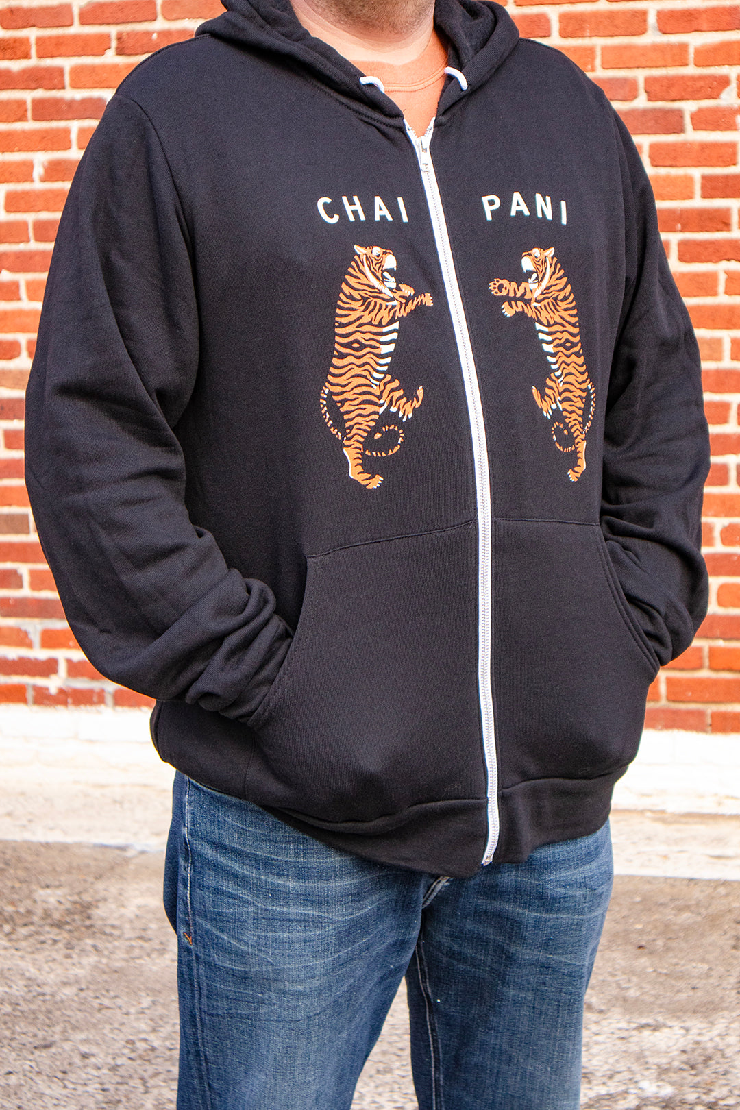Tii パーカー XL Chai Pani Tiger Zip Hoodie in Black – Spicewalla